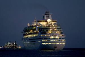 США: 600 человек пострадали на борту Explorer of the Sea
