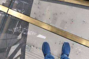Франция: Нижний ярус Эйфелевой башни был открыт для посещения после двухлетнего ремонта
