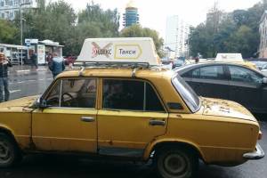 Таксистам придется ответить за испорченный багаж и одежду