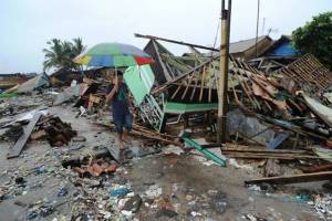В Индонезии после цунами для туристов закрыты 6 пляжей
