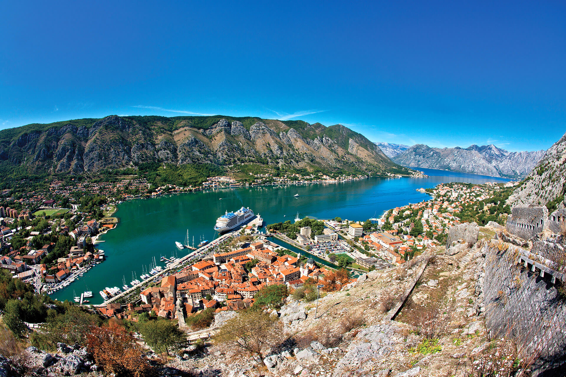 Когда лучше отдыхать в Черногории?