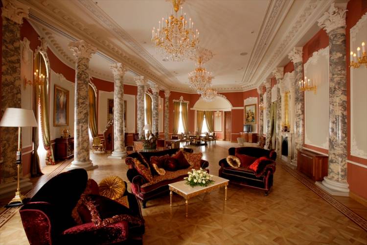 Как выглядят самые дорогие гостиницы России 