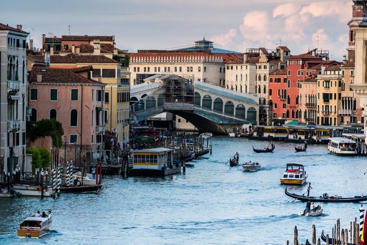 Венеция, Санторини, Дубровник и еще 5 мест на планете, которые могут закрыть для туристов 