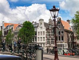 Почему нидерландцы никогда не занавешивают окна, и на что это влияет во время коронавируса