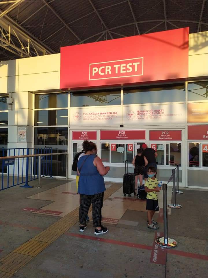 Пункт сдачи ПРЦ-тестов в аэропорту Антальи