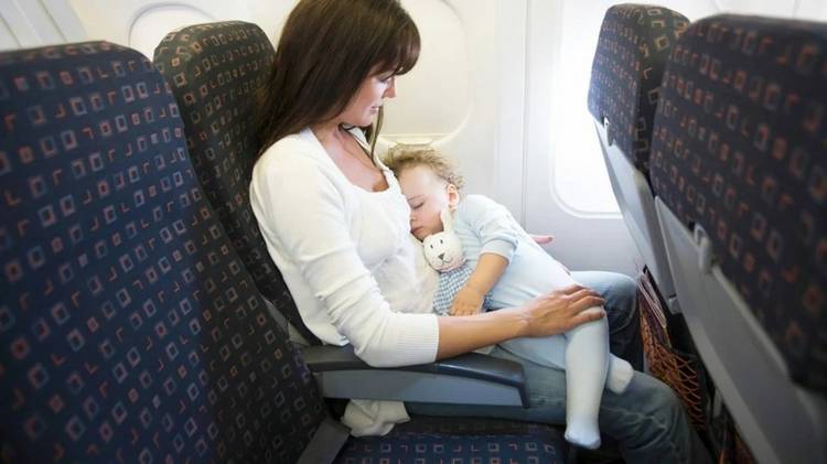 Почему пассажиры не спешат выбирать места в самолете подальше от младенцев?