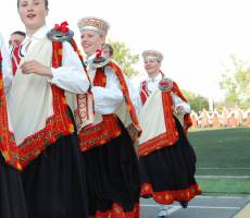 Именно в таком костюме была одета кукла, представляющая Латвийск