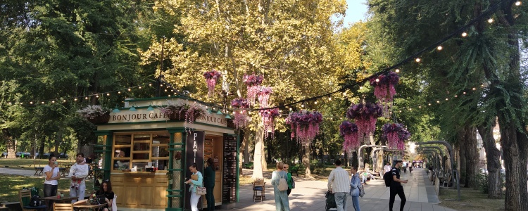 Кусочек Парижа в Соборном парке Кишинёва