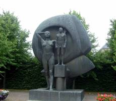 Памятник женщине на Конгенс гате