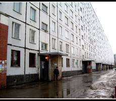 Самый первый очень-много подъездый дом в городе.