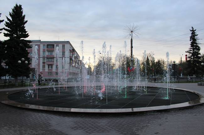 Светомузыкальный фонтан на Комсомольской площади