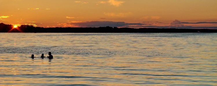 Рыбинское водохранилище. Закат.