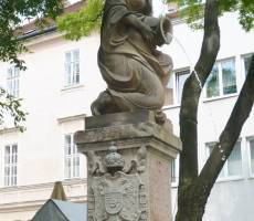 36 Братислава.Памятник пожарным на Францисканской площади