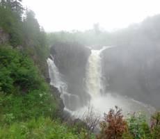 Водопад на границе с Канадой