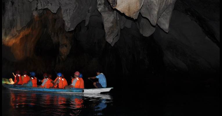  по подземной реке (самая длинная подземная река в мире)