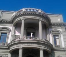 Женева. Одно из зданий в парке Ариана.