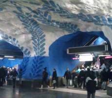 В метро Стокгольма.
