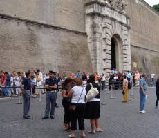 25-Ватикан.Входные ворота в музеи Ватикана