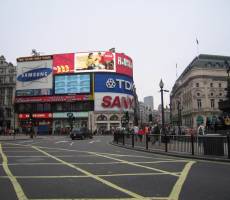 znamenitaya Picadilly Circus!