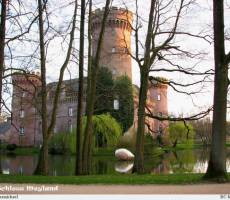 Moyland. А вот и вода