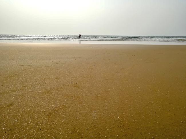 Золотой песок на закате. Пляж Сансет Бич.
