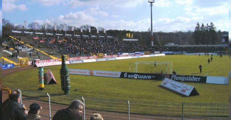 Стадион Хайнц-Штайер