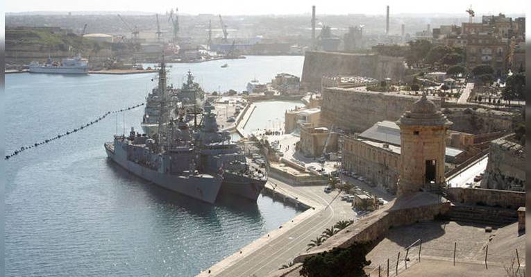 Корабли военно-морского флота у терминала Валлетты со стороны гавани