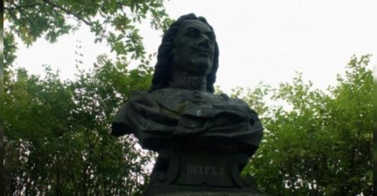 Памятник Петру Первому