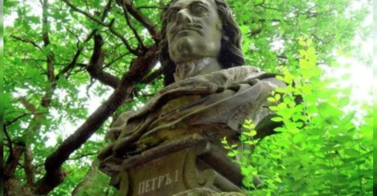 Памятник Петру Первому