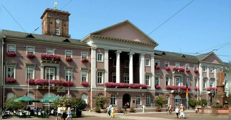 Ратуша на Рыночной площади. Карлсруэ