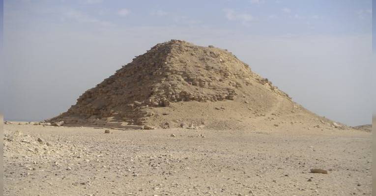 Ломаная пирамида Снофру