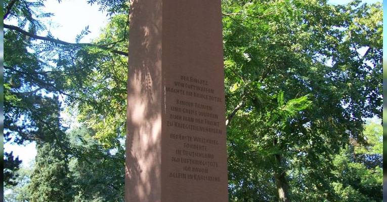 Главное кладбище Карлсруэ. Памятник гражданским жертвам 22 июня 1916 года