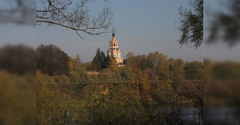 Вид на церковь