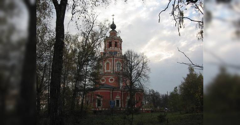Вид на церковь Спаса