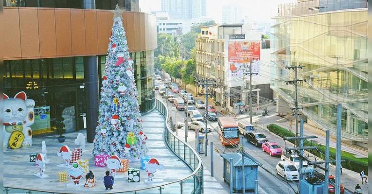 Торговый центр Gateway Ekamai Mall