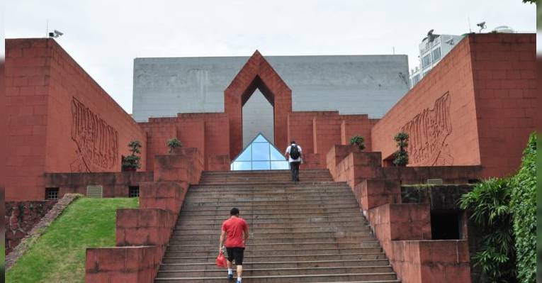 Вход в гробницу