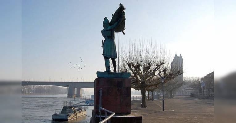 Памятник Хагену. Вормс