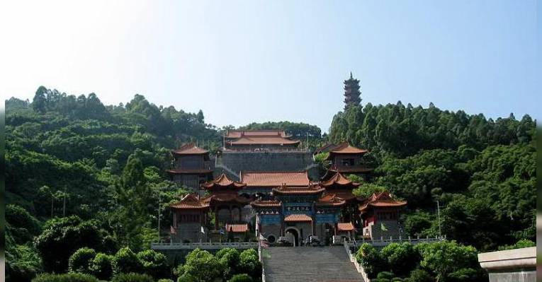 Вид на буддийский храм