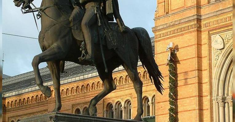 Памятник Эрнсту Августу I. Ганновер