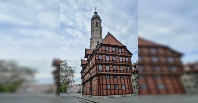 Здание старой Палаты весов (Alte Waage) и церковь Святого Андрея. Брауншвейг