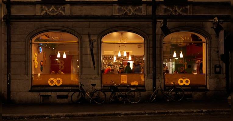 Бар A & G Lounge Bar