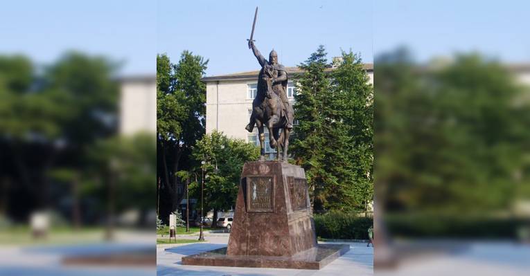 Памятник царю Калояну. Варна