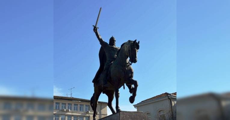 Памятник царю Калояну. Варна