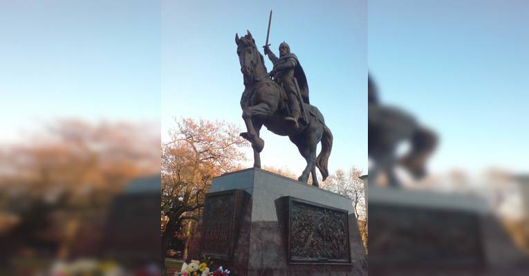 Памятник царю Калояну. Варна