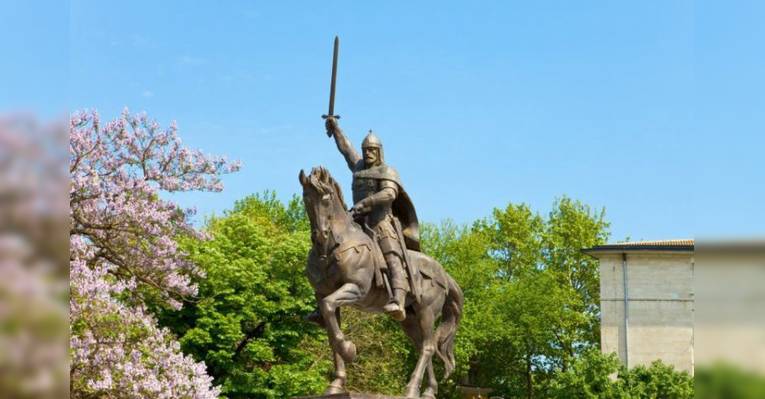 Памятник царю Калояну. Варна