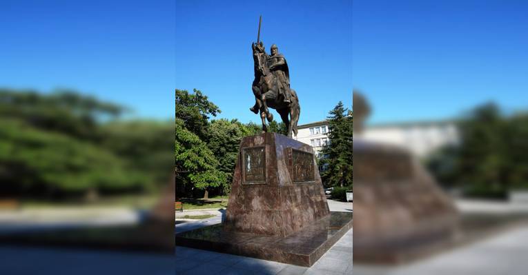 Памятник царю Калояну. Варна
