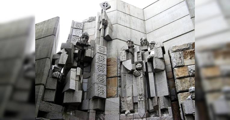 Памятник основателям Болгарского государства. Шумен
