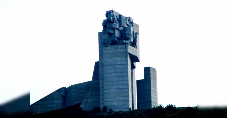 Памятник основателям Болгарского государства. Шумен