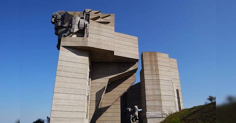 Памятник основателям Болгарского государства. Шумен