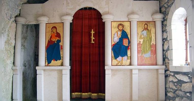 Басарбовский скальный монастырь